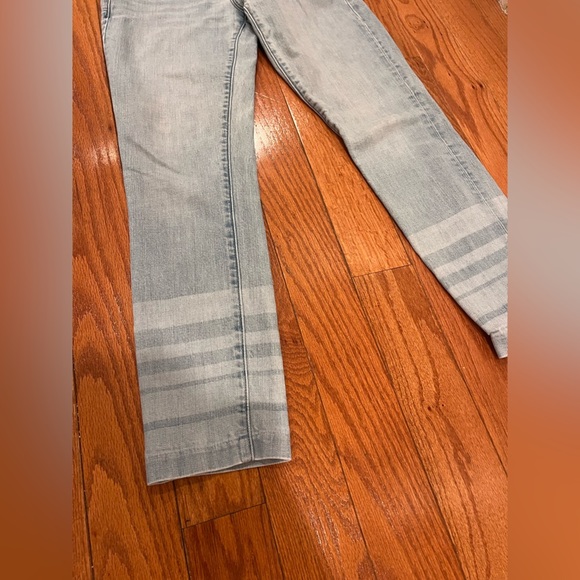 GAP Jeans with Vintage-Inspired Wash - Picture 6 of 6